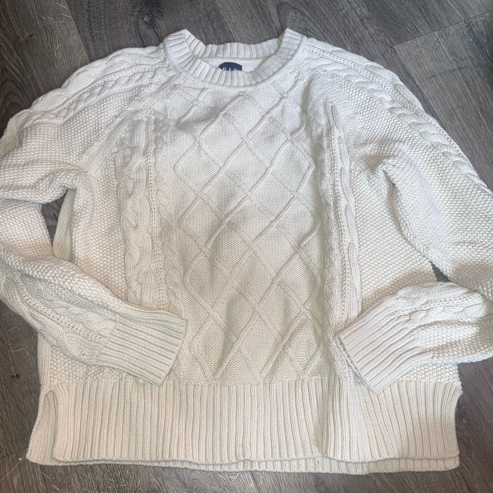 Gap sweater